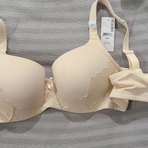 Nusing bra with back closure and lace detailing